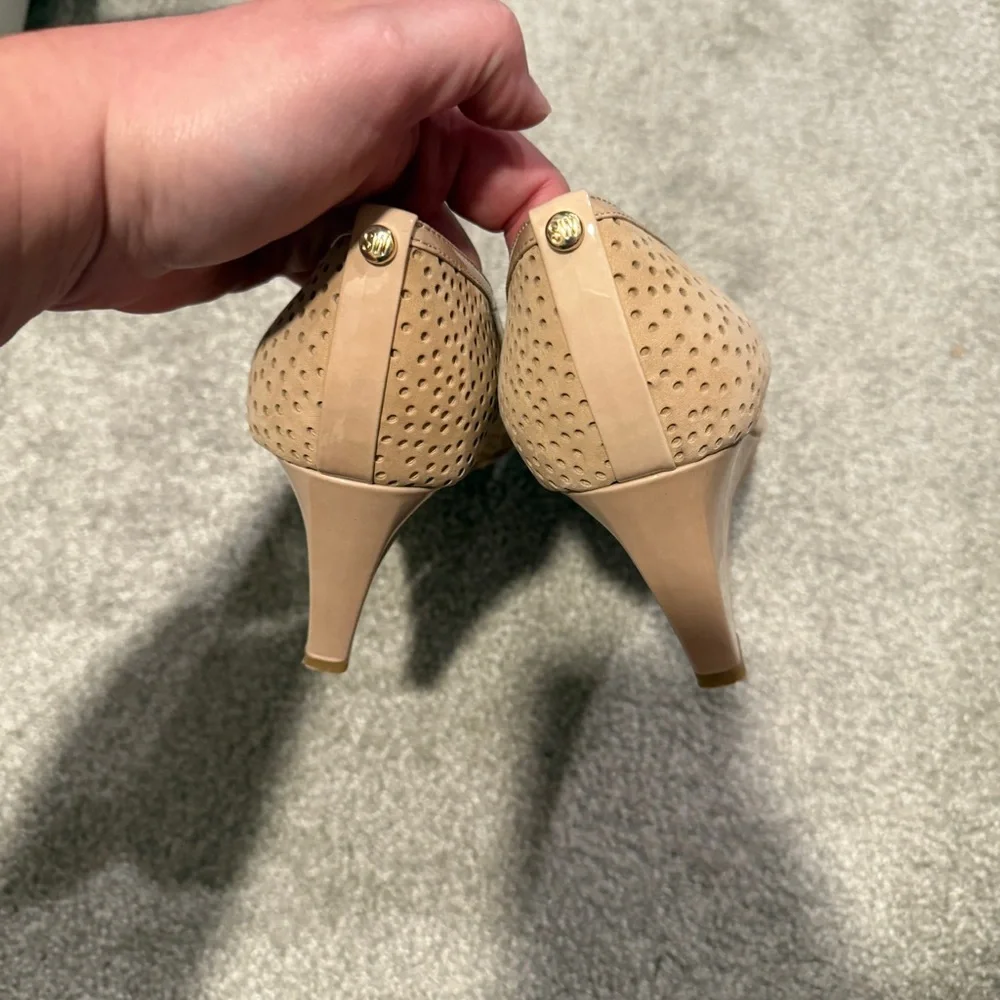 Stuart Weitzman Perfecto Nude Perforated Suede Peep Toe Wedge Pumps Size 11 M - Picture 4 of 10
